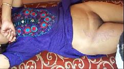 हम दोनो एक कमरे मे बंद थे